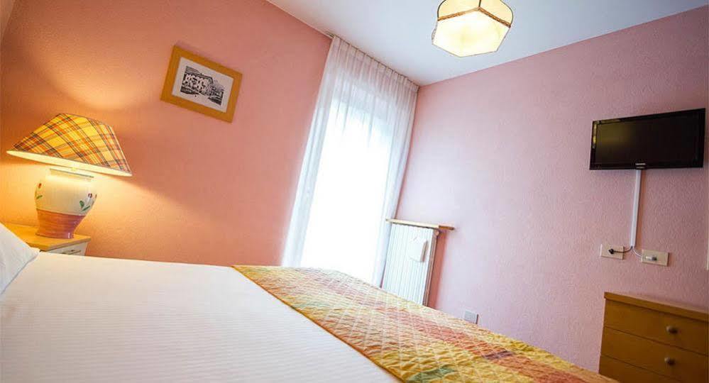Hotel Alaska Ливиньо Екстериор снимка