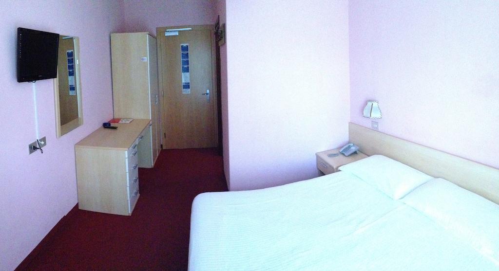 Hotel Alaska Ливиньо Екстериор снимка