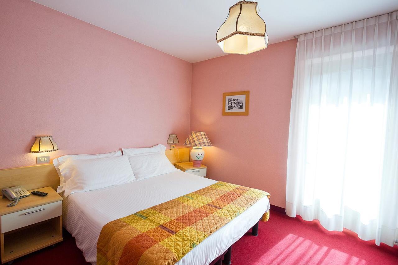Hotel Alaska Ливиньо Екстериор снимка
