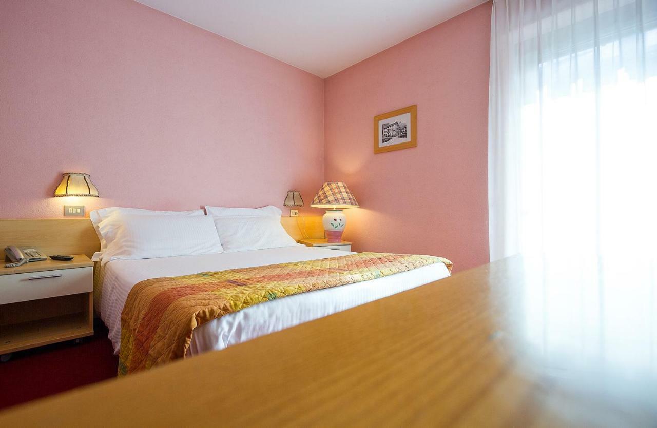 Hotel Alaska Ливиньо Екстериор снимка